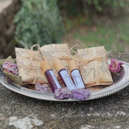 Demonstration of the Lavender perfume oil with a 360 degree view